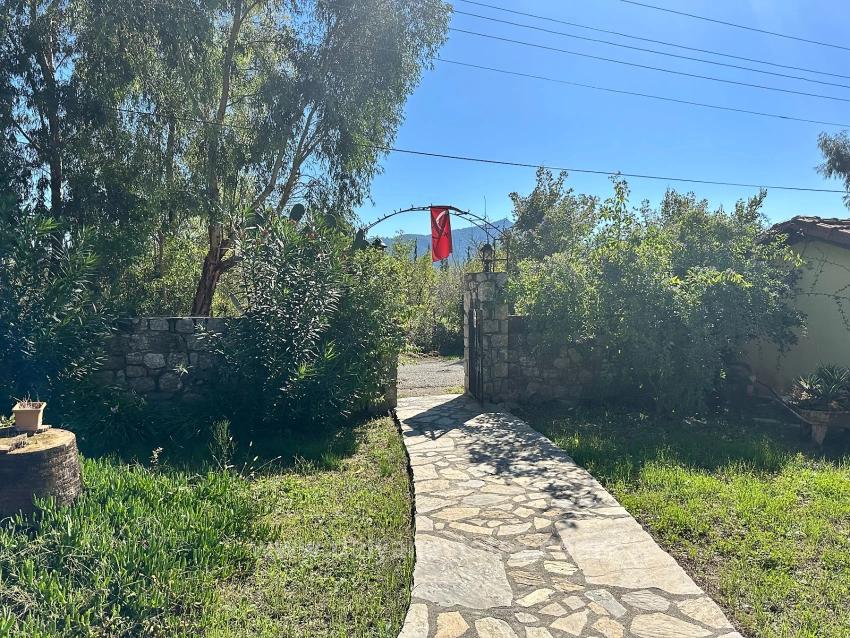 Traditioneller Bungalow Mit Privatem Pool Und Blick Auf Montenegro – Langzeitmiete
