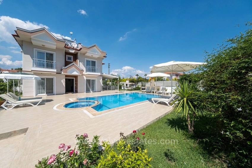 Versteckte Und Elegante Villa Mit 4 Schlafzimmern In Gülpınar – Villa İnci