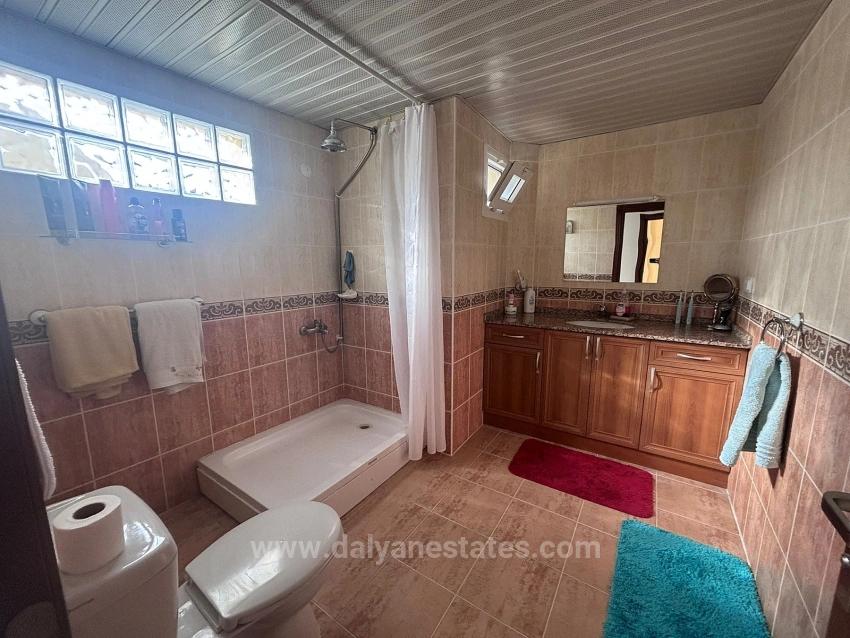 Villa Mit Gemeinschaftspool In Einer Kleinen, Abgeschlossenen Wohnanlage