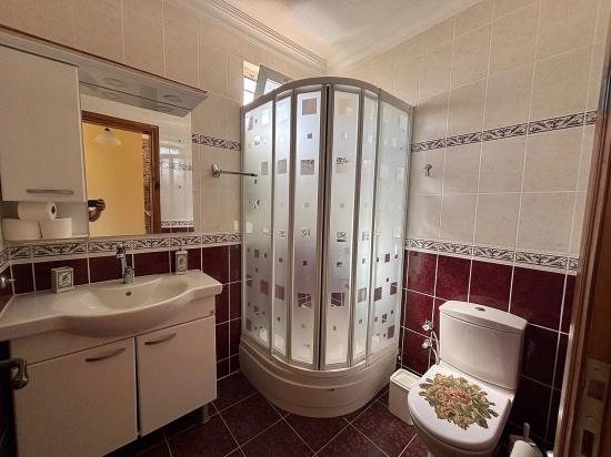 Charaktervolle Villa Auf Einem 500 M² Großen Privatgrundstück – Bietet Großes Potenzial.