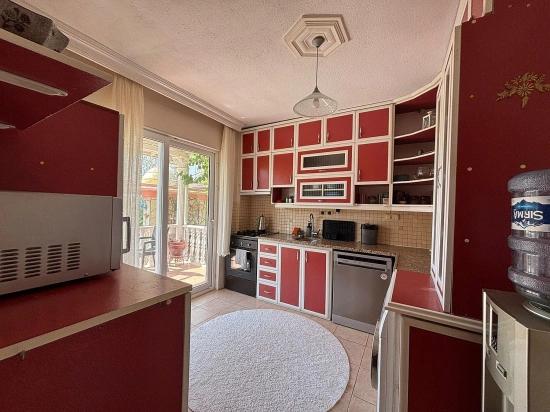 Charaktervolle Villa Auf Einem 500 M² Großen Privatgrundstück – Bietet Großes Potenzial.
