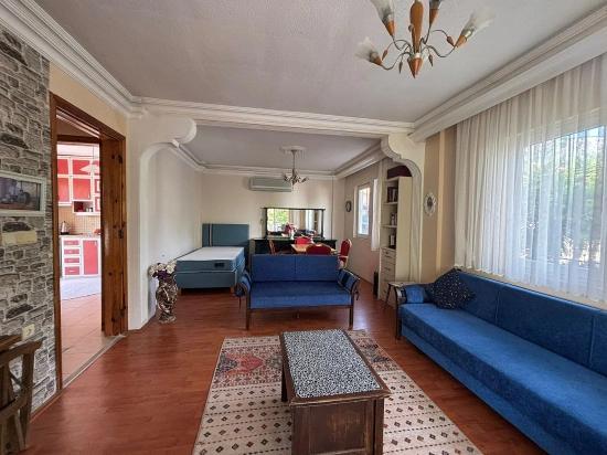 Charaktervolle Villa Auf Einem 500 M² Großen Privatgrundstück – Bietet Großes Potenzial.