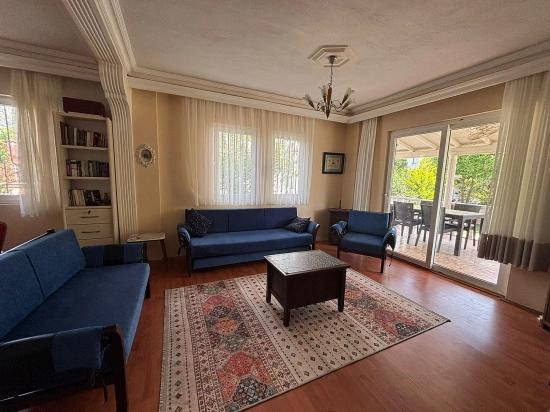 Charaktervolle Villa Auf Einem 500 M² Großen Privatgrundstück – Bietet Großes Potenzial.
