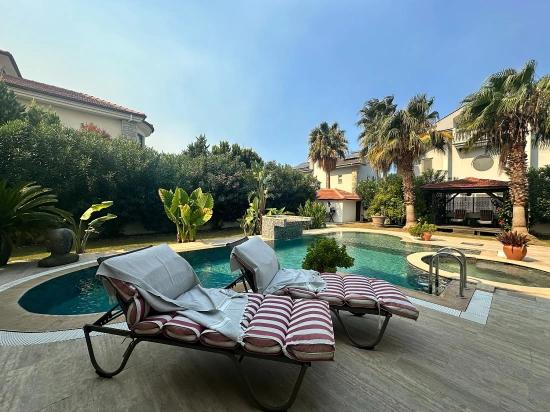 Ein Verstecktes Juwel Im Maraş-Viertel Von Dalyan