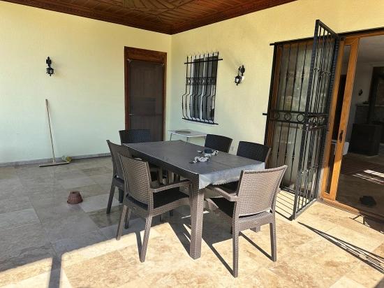 Traditioneller Bungalow (3+1 Schlafzimmer) Mit Privatem Pool Und Blick Auf Montenegro – Langzeitmiete