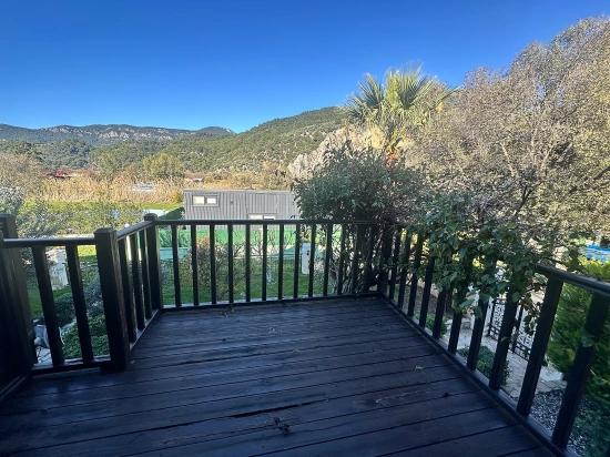 King’s Villa Nr. 1 – Exklusiver Lebensstil Mit Flussblick, Eleganz Pur