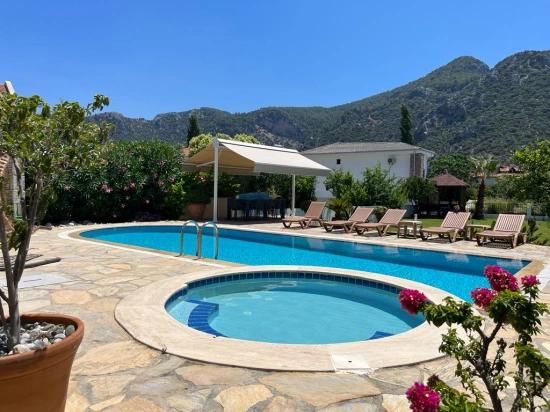 Zeitloser Luxus Mit Blick Auf Die Landschaft