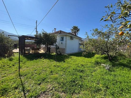 Privater Bungalow Zum Verkauf In Ortaca Okçular, Gelegen In Einem 459 M² Großen Garten!