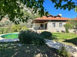 Traditioneller Bungalow (3+1 Schlafzimmer) Mit Privatem Pool Und Blick Auf Montenegro – Langzeitmiete