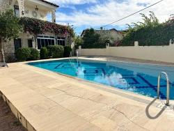 Ein Ruhiges, Helles Und Zeitloses Einfamilienhaus Im Zentrum Von Dalyan.