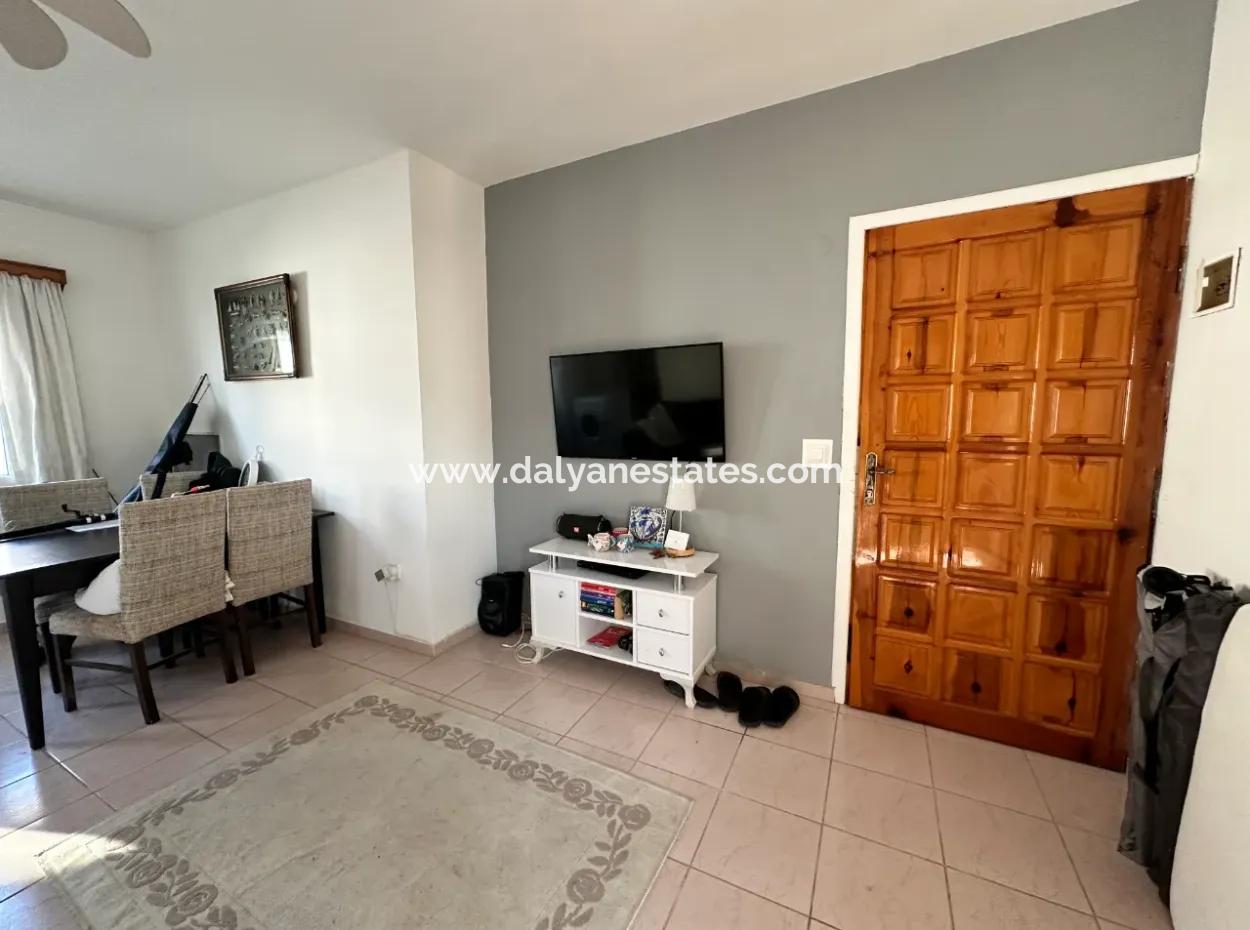 Tidy First Floor Apartment