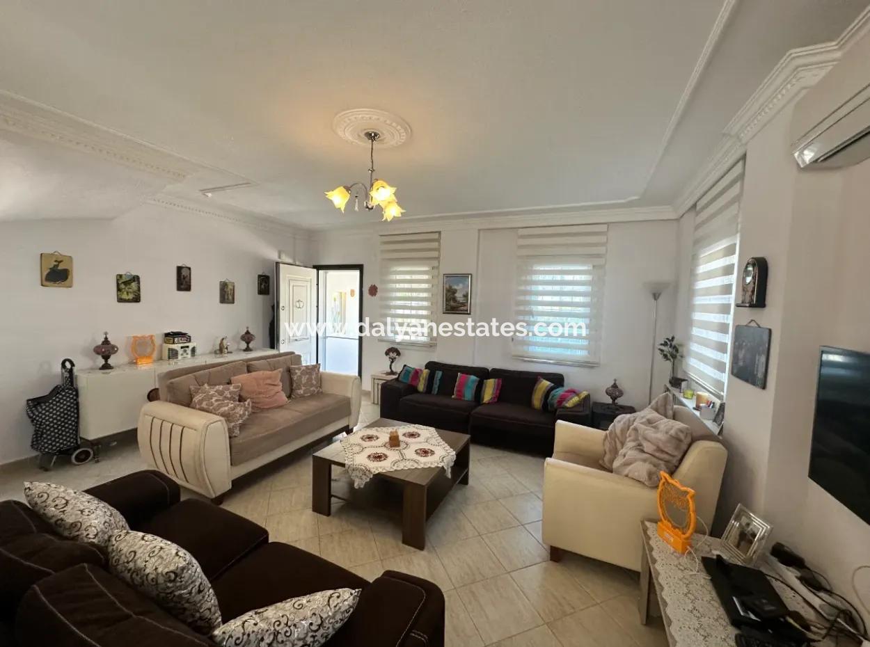 Modern 3 Bed Villa Close To Town