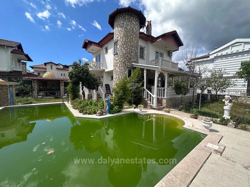 Characterful Villa Offers Great Potential.