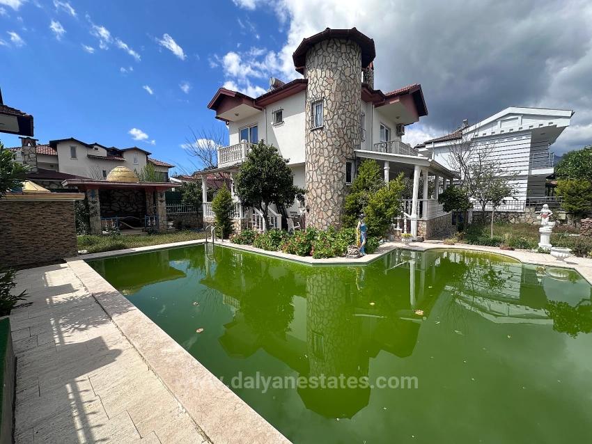 Characterful Villa Offers Great Potential.