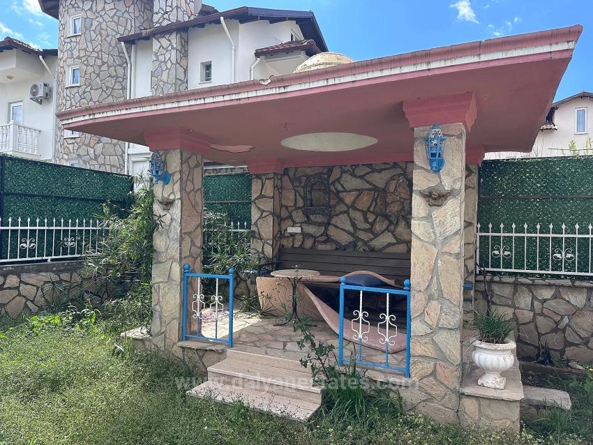 Characterful Villa Offers Great Potential.