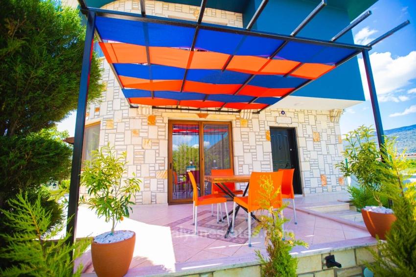 Stylish And Fully Renovated Private Villa With Montenegro Views – Memphis Blue