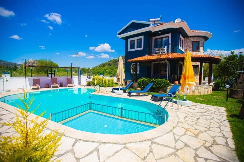 Stylish And Fully Renovated Private Villa With Montenegro Views – Memphis Blue