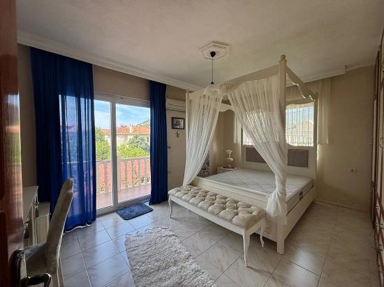 Characterful Villa Offers Great Potential.