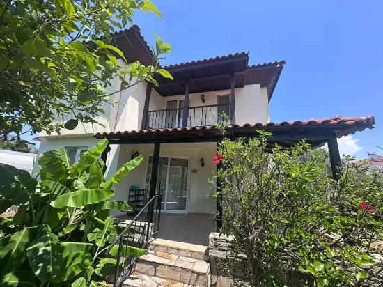 In Gülpınar, Mountain View And Within Walking Distance To The City Centre Detached Villa