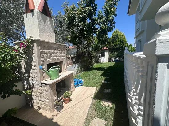 Texts of Peaceful Garden Floor Life