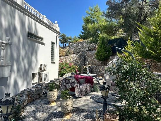 Luxury 7-bedroom Mansion With Unparalleled Sea Views In Gökbel