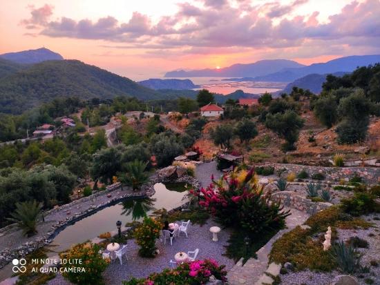 Luxury 7-bedroom Mansion With Unparalleled Sea Views In Gökbel