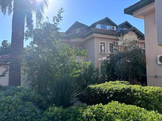 First Floor, Stylish And Well-maintained One-bedroom Apartment