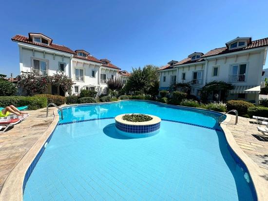 A Chic And Timeless Villa On Distinguished Complex