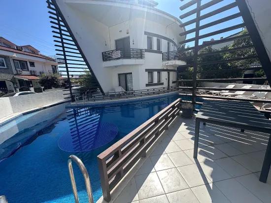 Modern Elegance Integrated With The River