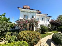 A Chic And Timeless Villa On Distinguished Complex