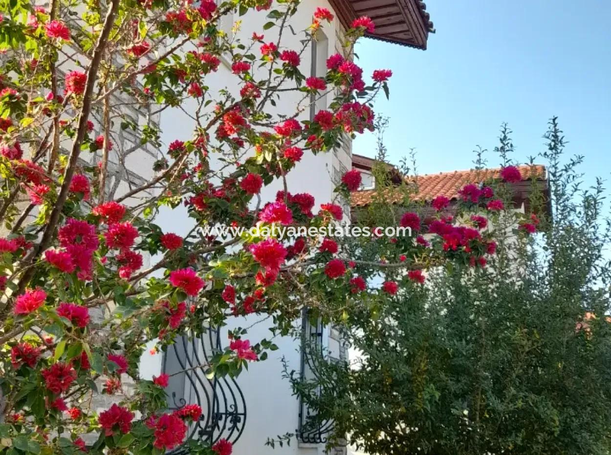 Detached Villa On A Complex