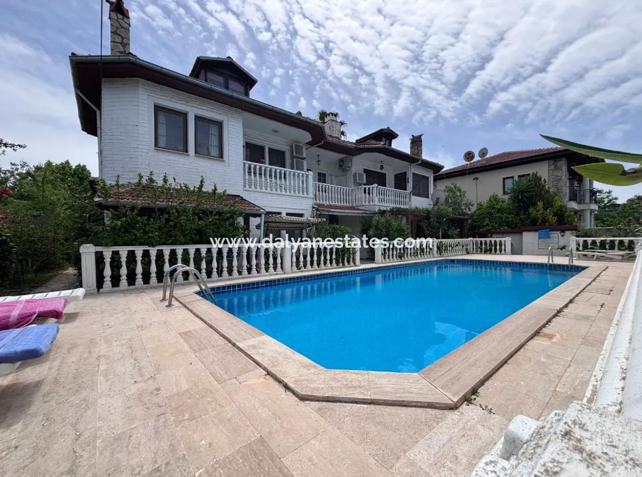 Homely Complex Villa Close To Town