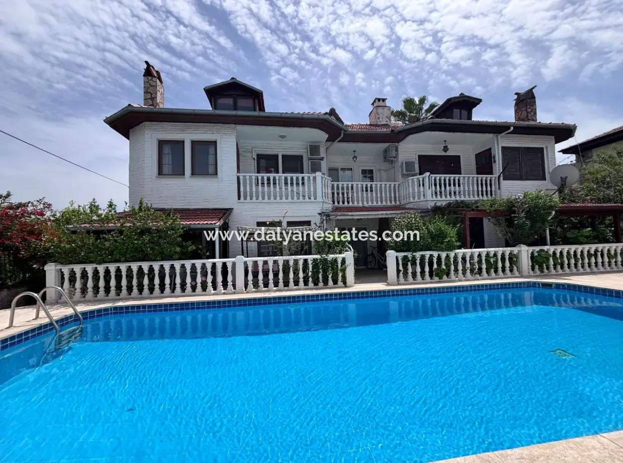 Homely Complex Villa Close To Town