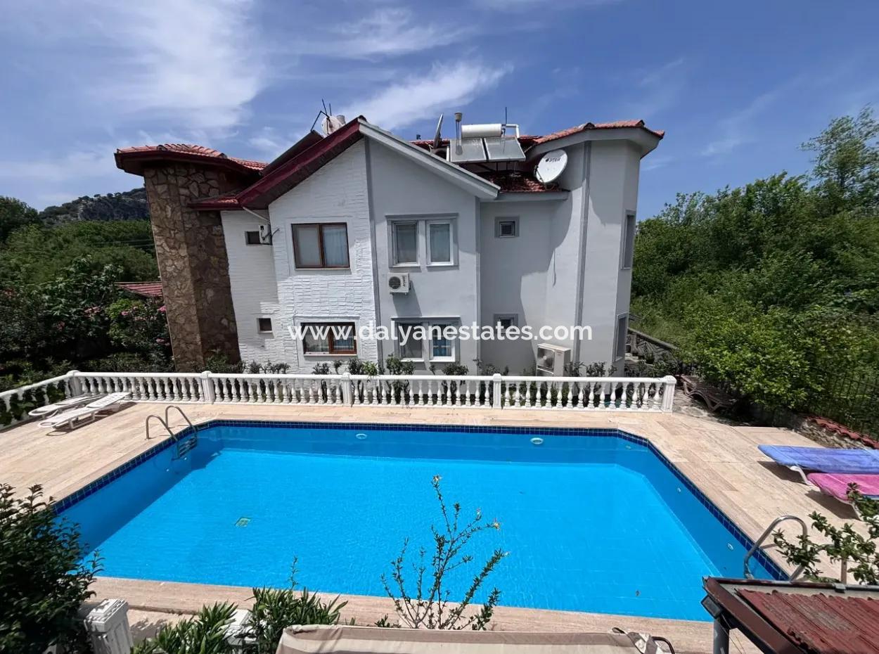 Homely Complex Villa Close To Town