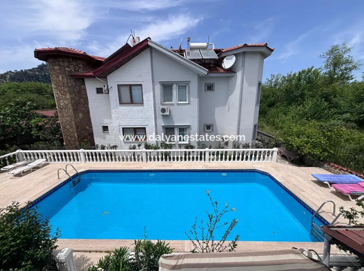 Homely Complex Villa Close To Town