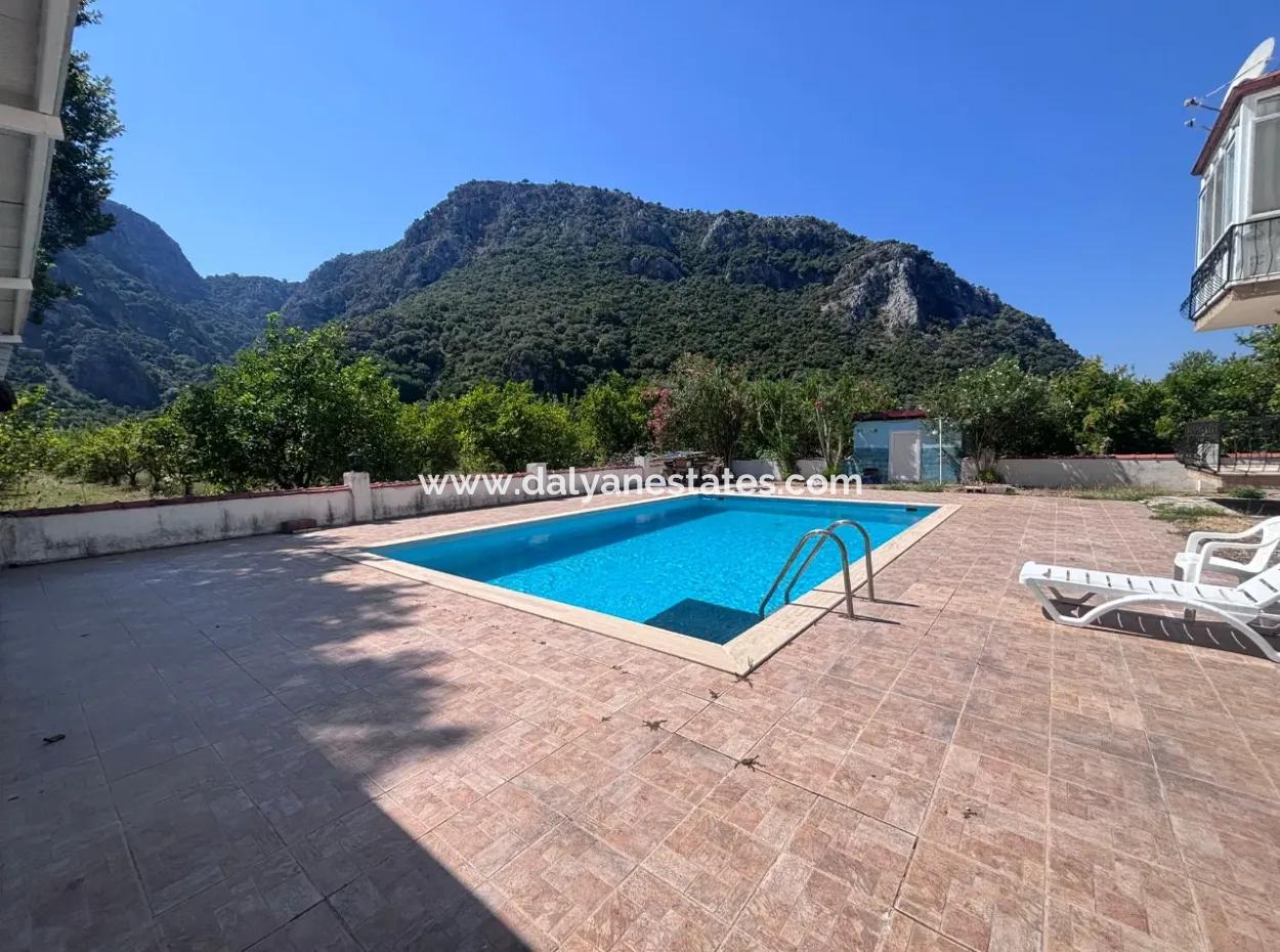 Triplex Villa Surrounded By Nature