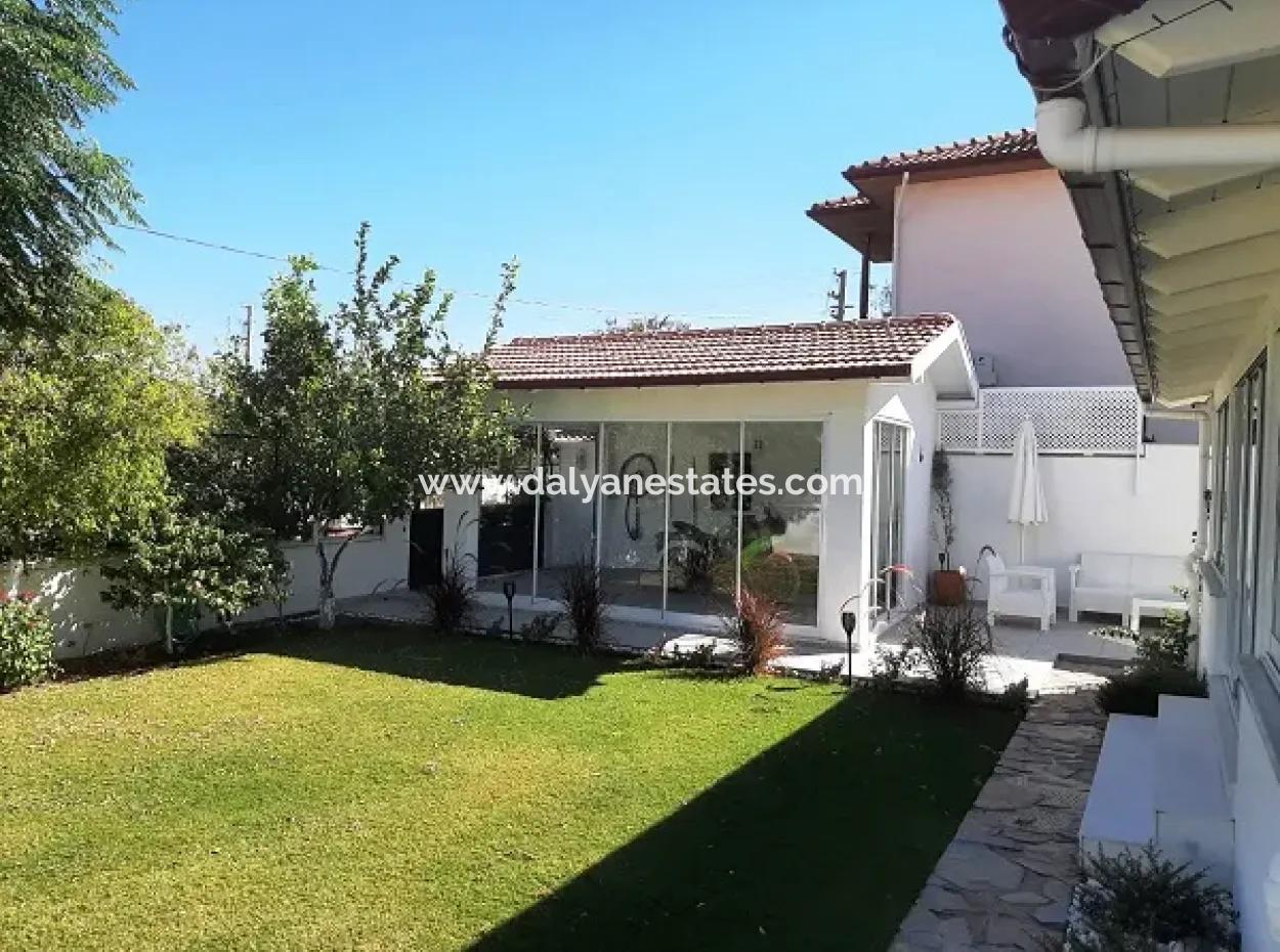 Elegant Detached Villa With Private Pool