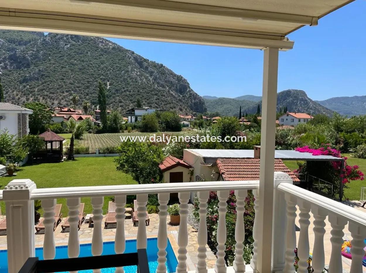 Stunning Detached Private Villa