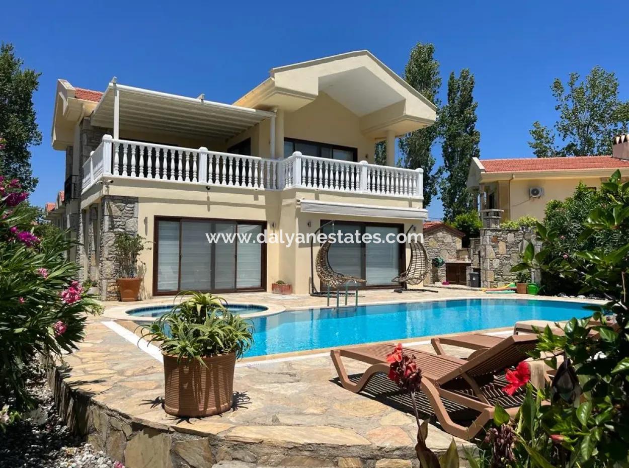 Stunning Detached Private Villa