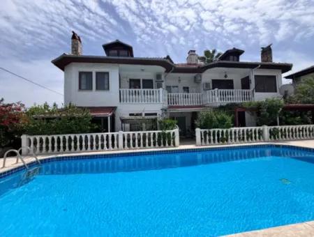 Homely Complex Villa Close To Town