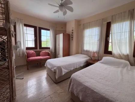 Homely Complex Villa Close To Town