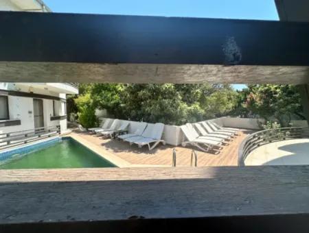 Fully Furnished Modern One-Bedroom Riverside Apartment