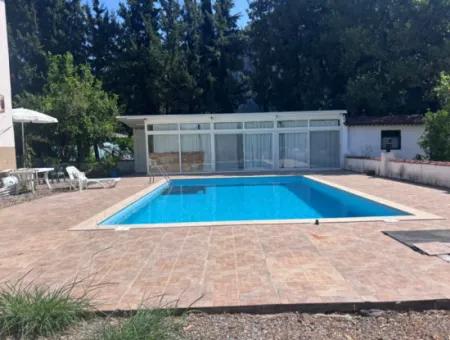 Triplex Villa Surrounded By Nature