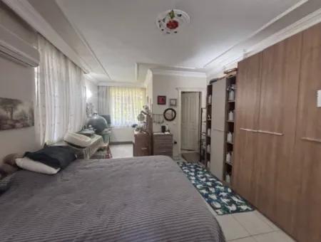 Triplex Villa Surrounded By Nature