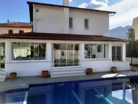 Elegant Detached Villa With Private Pool