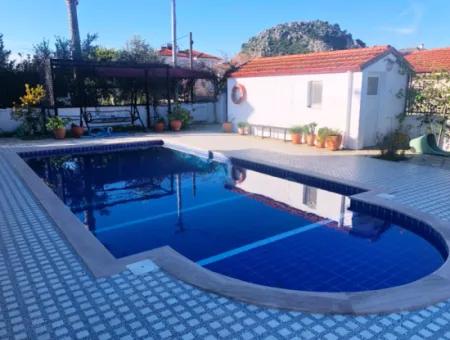 Elegant Detached Villa With Private Pool