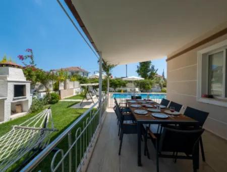 Modern 4 Bed Villa In Quiet Area