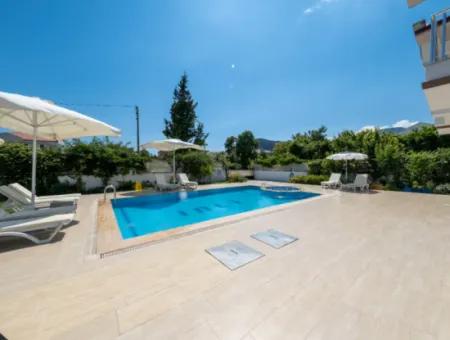 Modern 4 Bed Villa In Quiet Area