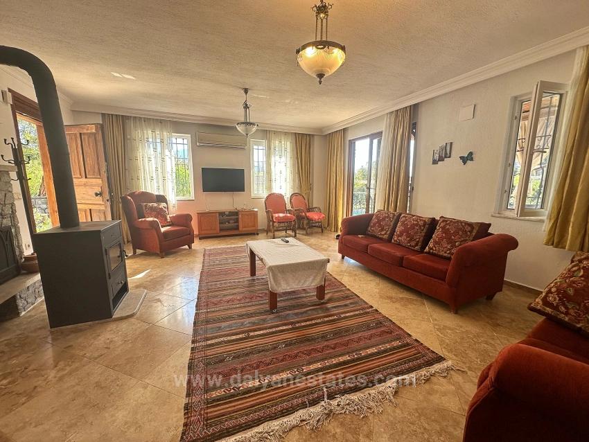 Традиционное Бунгало С Собственным Бассейном И Видом На Черногорию – Долгосрочная Аренда