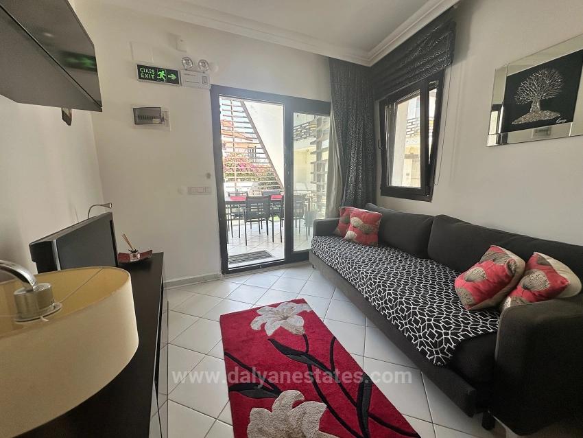 Современная Элегантность, Органично Вписанная В Реку.